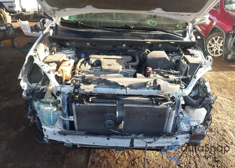 2017 Toyota Rav4 Le z USA, uszkodzony, nr VIN JTMZFREV8HJ105860